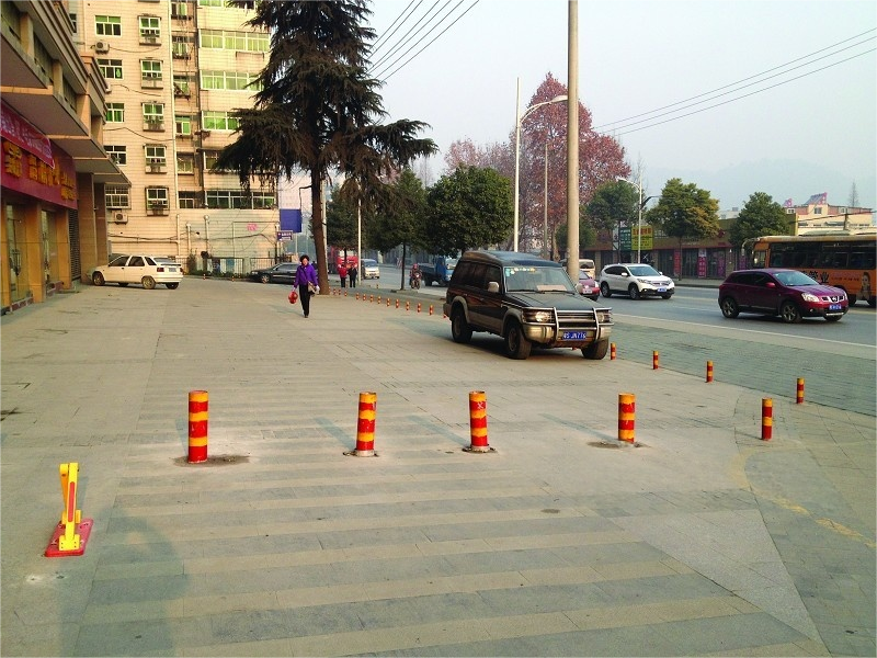 免费停车场打桩禁停 地下停车场只卖不租 “名城港湾”开发商圈地禁停遭质疑