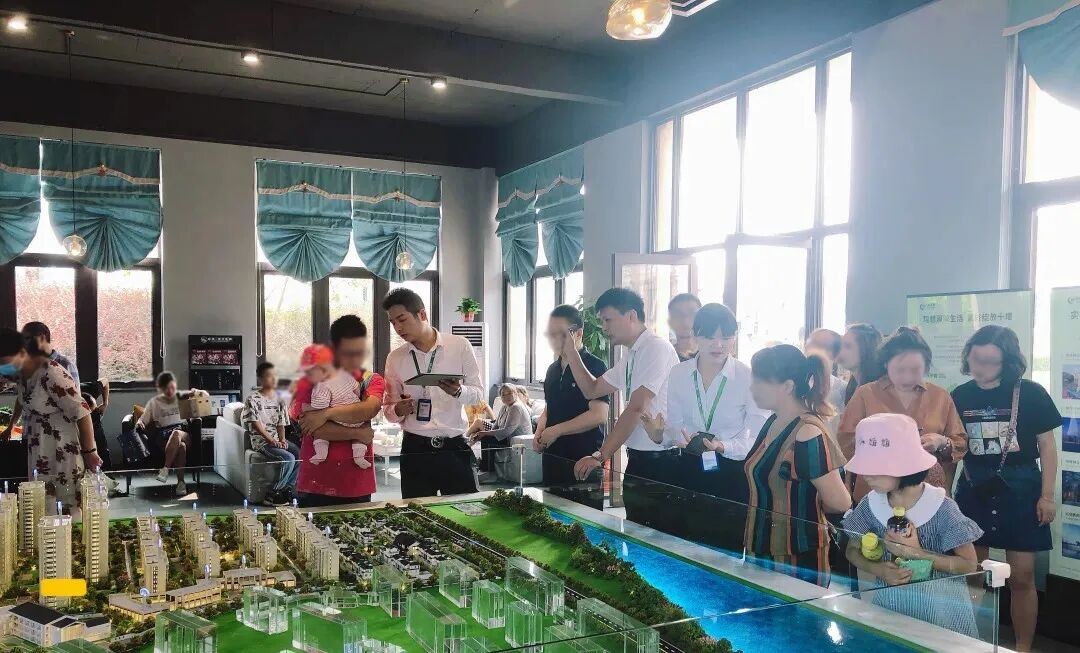 绿城·明月观澜城市展厅开放：汉江畔明月系作品重塑十堰水岸生活