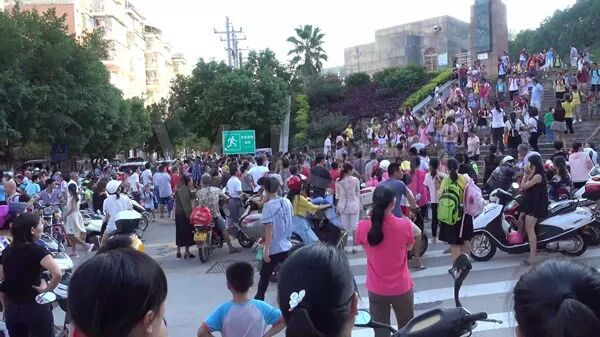 神兽回笼！学校离家近的幸福,你体会到了吗?