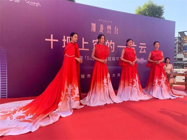 人潮涌动，红动全城！翔龙雲台城市展厅盛大绽放！