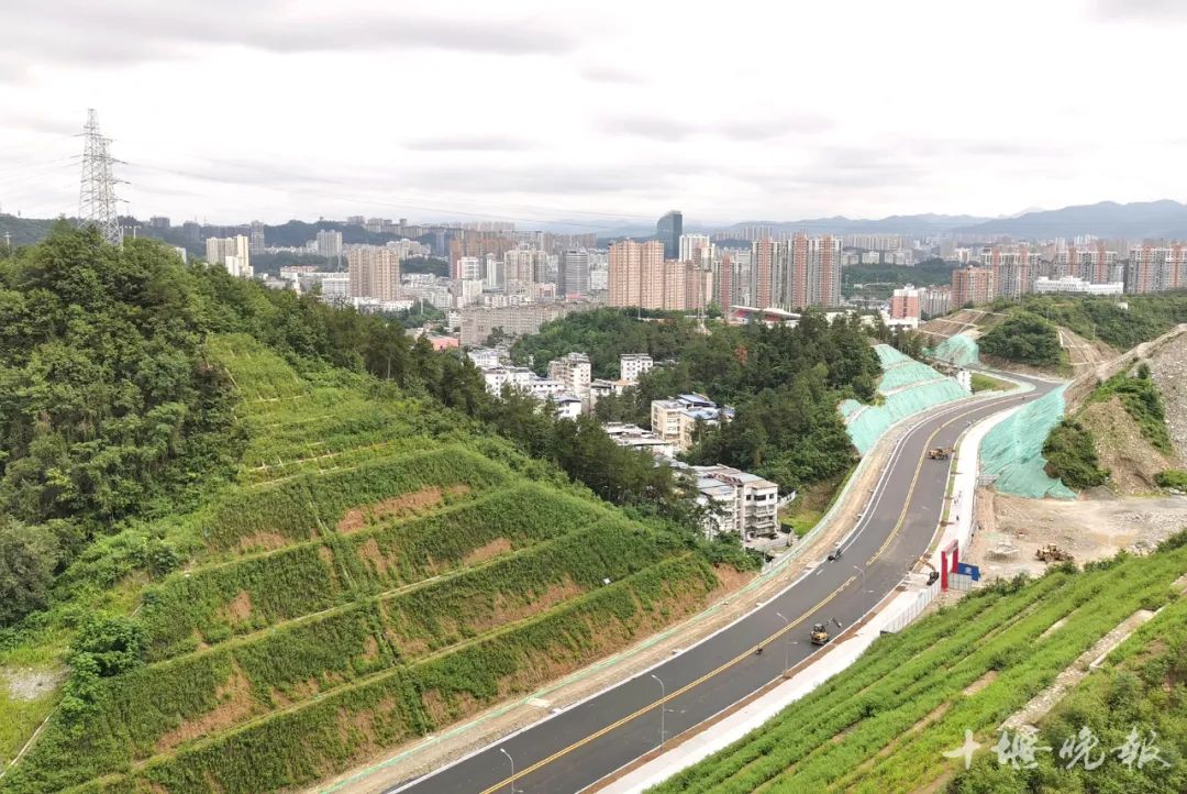 今天，十堰城区新开通一条道路！连接这两所学校