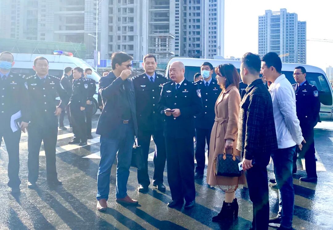 快讯 | 张湾区领导调研卓尔十堰客厅工地