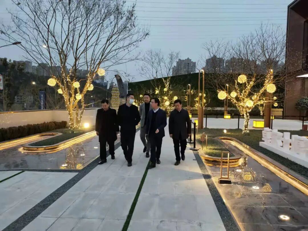 张湾区委书记调研卓尔十堰客厅，助推城市商务区建设